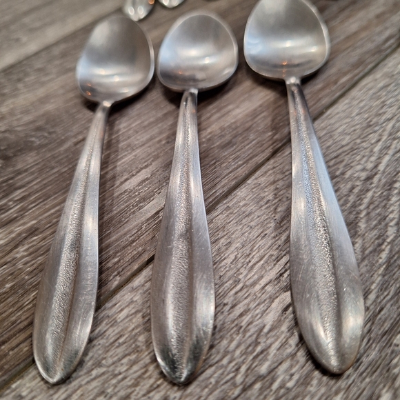 18pc flatware set, silverware - Picture 2 of 2